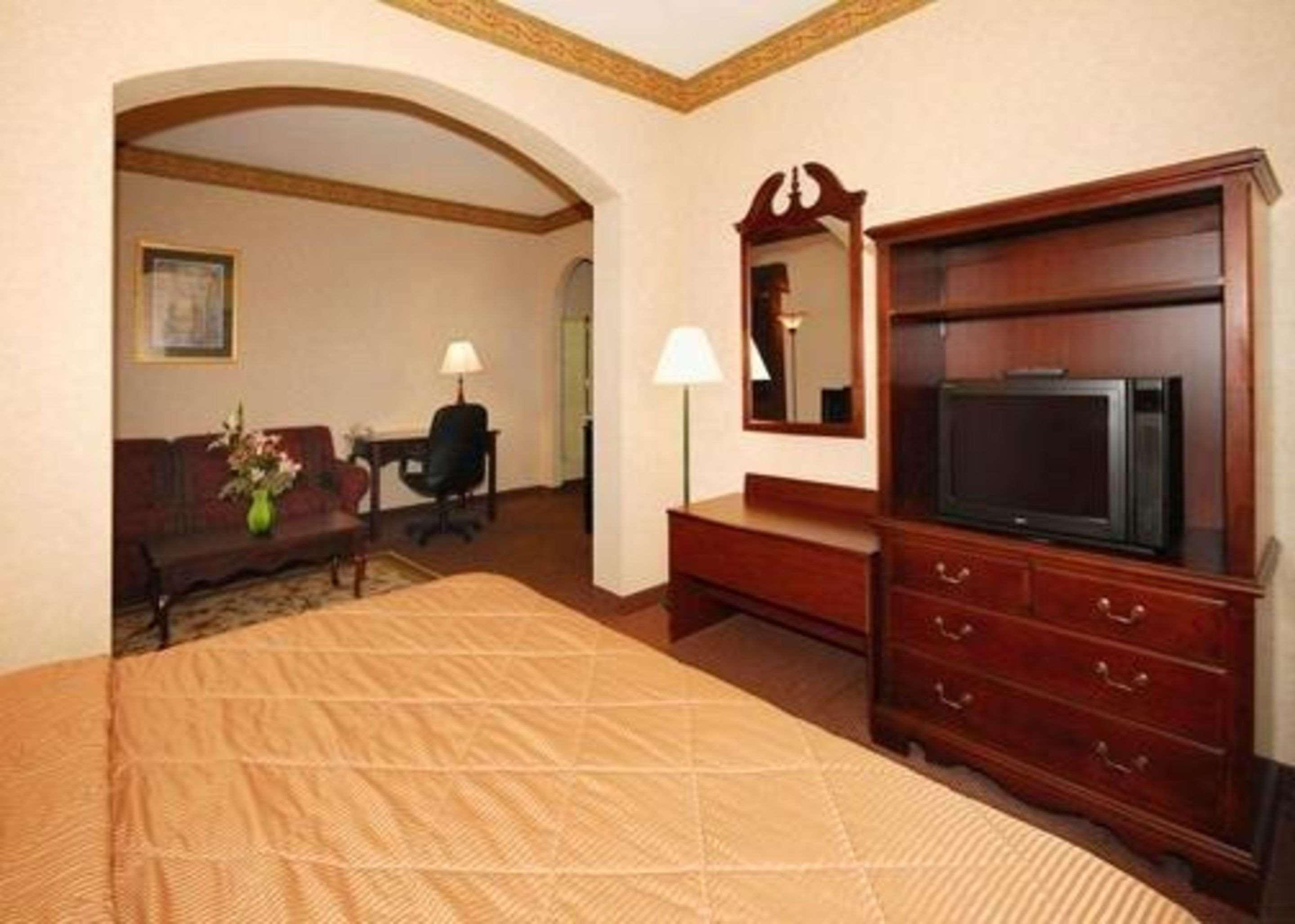 Quality Inn & Suites Tarboro - Kingsboro Bagian luar foto
