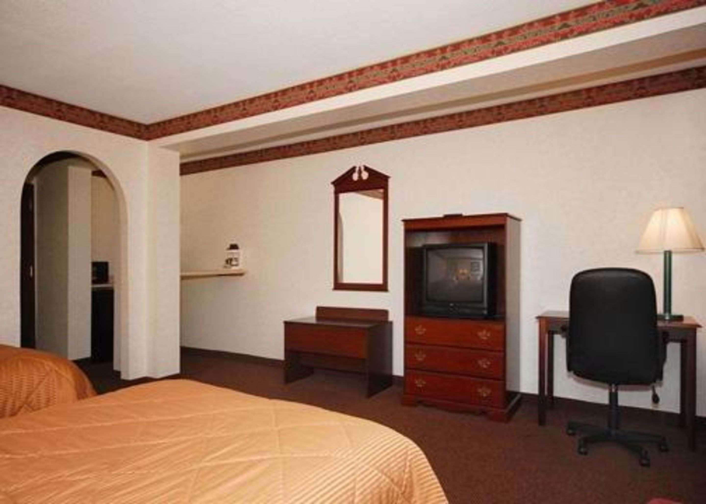 Quality Inn & Suites Tarboro - Kingsboro Bagian luar foto