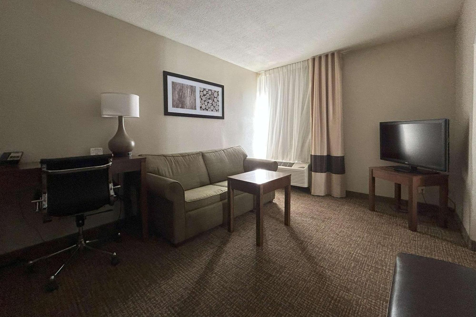 Quality Inn & Suites Tarboro - Kingsboro Bagian luar foto