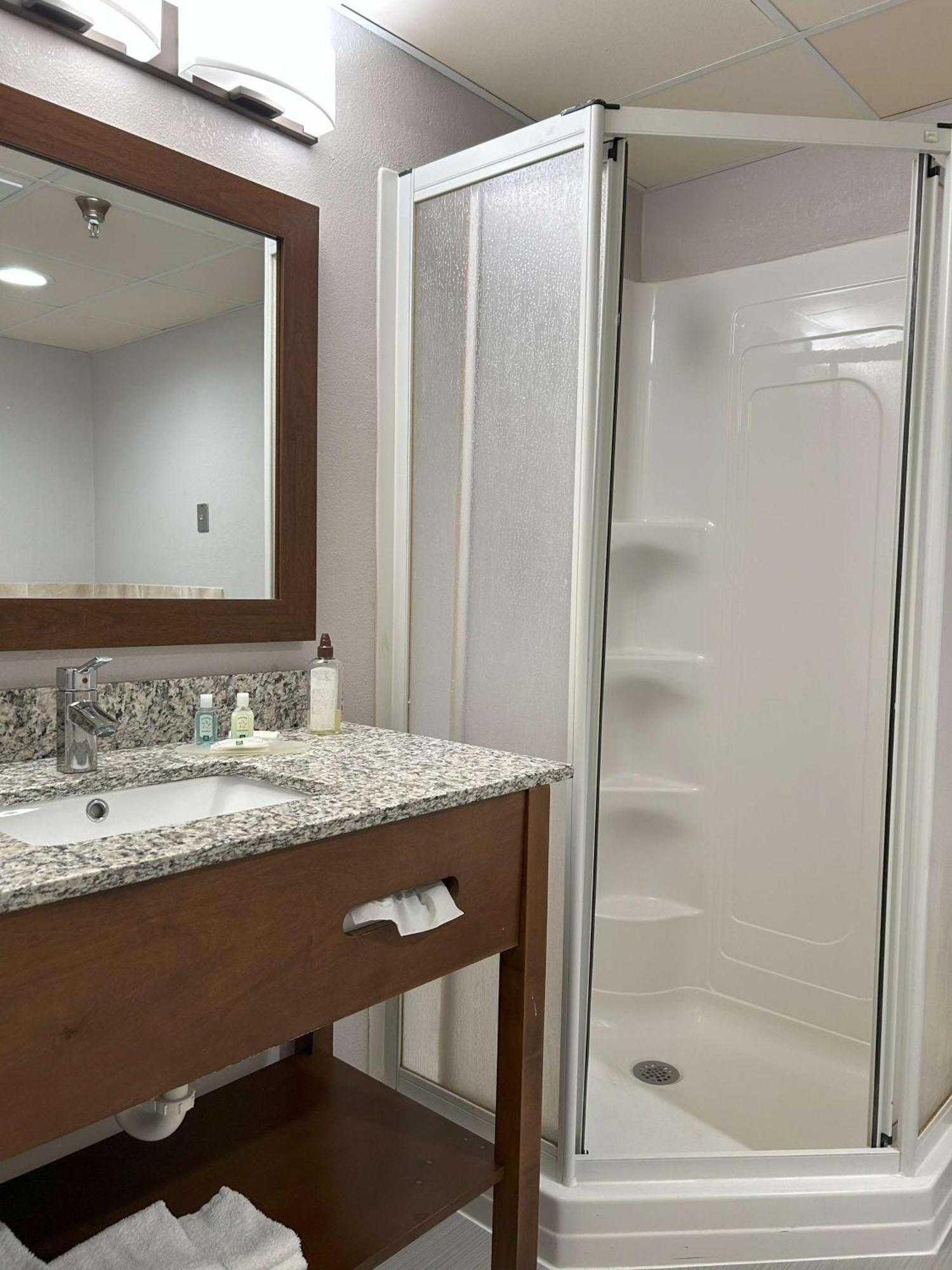 Quality Inn & Suites Tarboro - Kingsboro Bagian luar foto